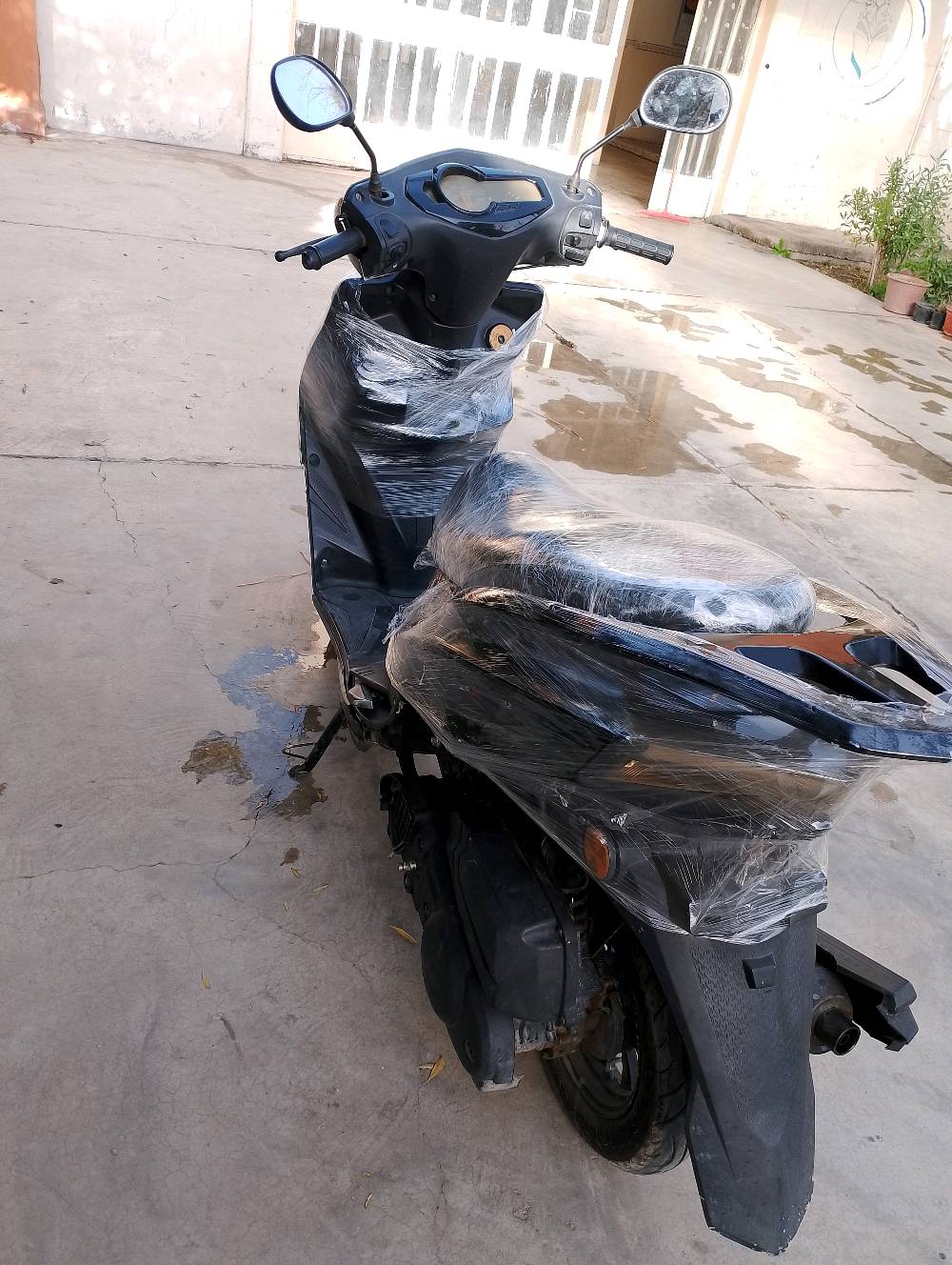 السلام عليكم اخوان دراجه سكنس ياباني فحل  موديل 2022  دراجة مكفوله من كهربائيات لايتات كلشي تشتغل ع سلف نكره سلف محرك نشط فوول شلعه صوت اخرس دراجه مفوله ومكفوله ولوك مال جناي كلشي بلادي بيها بس بيها صرف شرط جيب مصلح وتعال افحص السعر 250 وبيها مجال للطيبين مراسله عل خاص و عرقم ***********