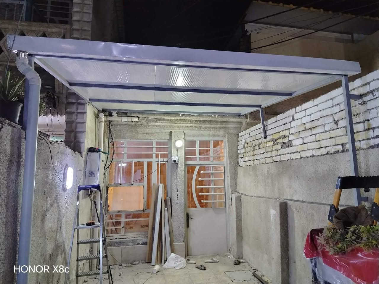 حدادة الباشا
لكافه العمال الحديده منطقه الشعب وضواحيها هاتف 1 (***********) 
هاتف 2 (***********) 
 بوب/ شبابيك/محجرات /سقايف /سندويش بنل/تغليف مناور /درج طوارئ
