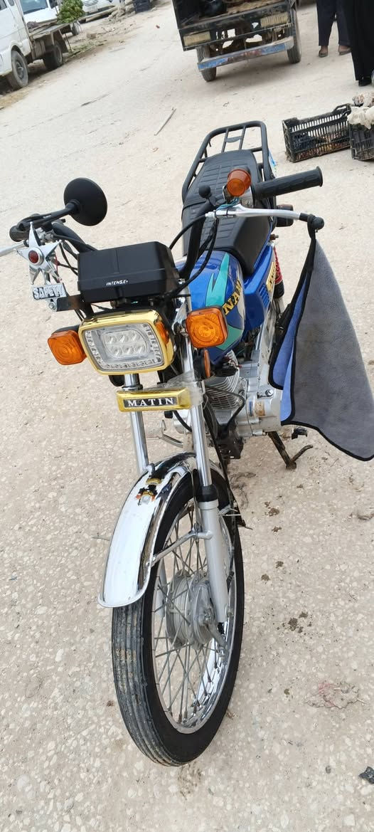 سلام عليكم دراجه للبيع سعر 550 وبيه مجال قليل وراقه ضايعه مسوي بلااغ مكاتبة مكتب شاصي مديل 20 تعمير جديد *********** مكان نجف
