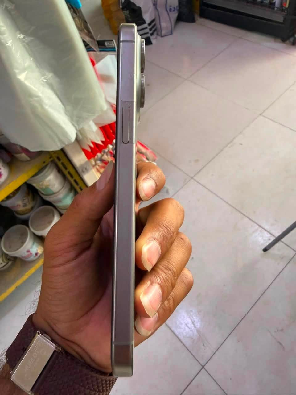 سلام عليكم ايفون 15 برو ماكس تيتانيوم ماستر عربي كارتون وملحقات كامله بطاريه 85 ذاكره 256 جهاز نضيف كلش شخط مابي رايده بمليون و 50 وبي مجال مكاني بغداد الدوره ***********
