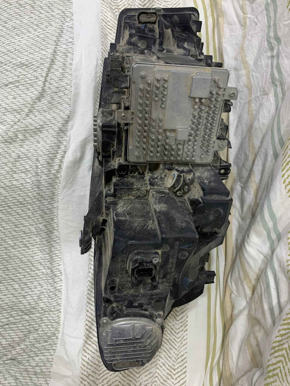 السلام عليكم زوج لايتات  بي ام 330i 2021 وارد امريكي نضافه 100‎%‎100 اصلي اصلي مو تجاريات  المكان كربلاء 
   ***********
