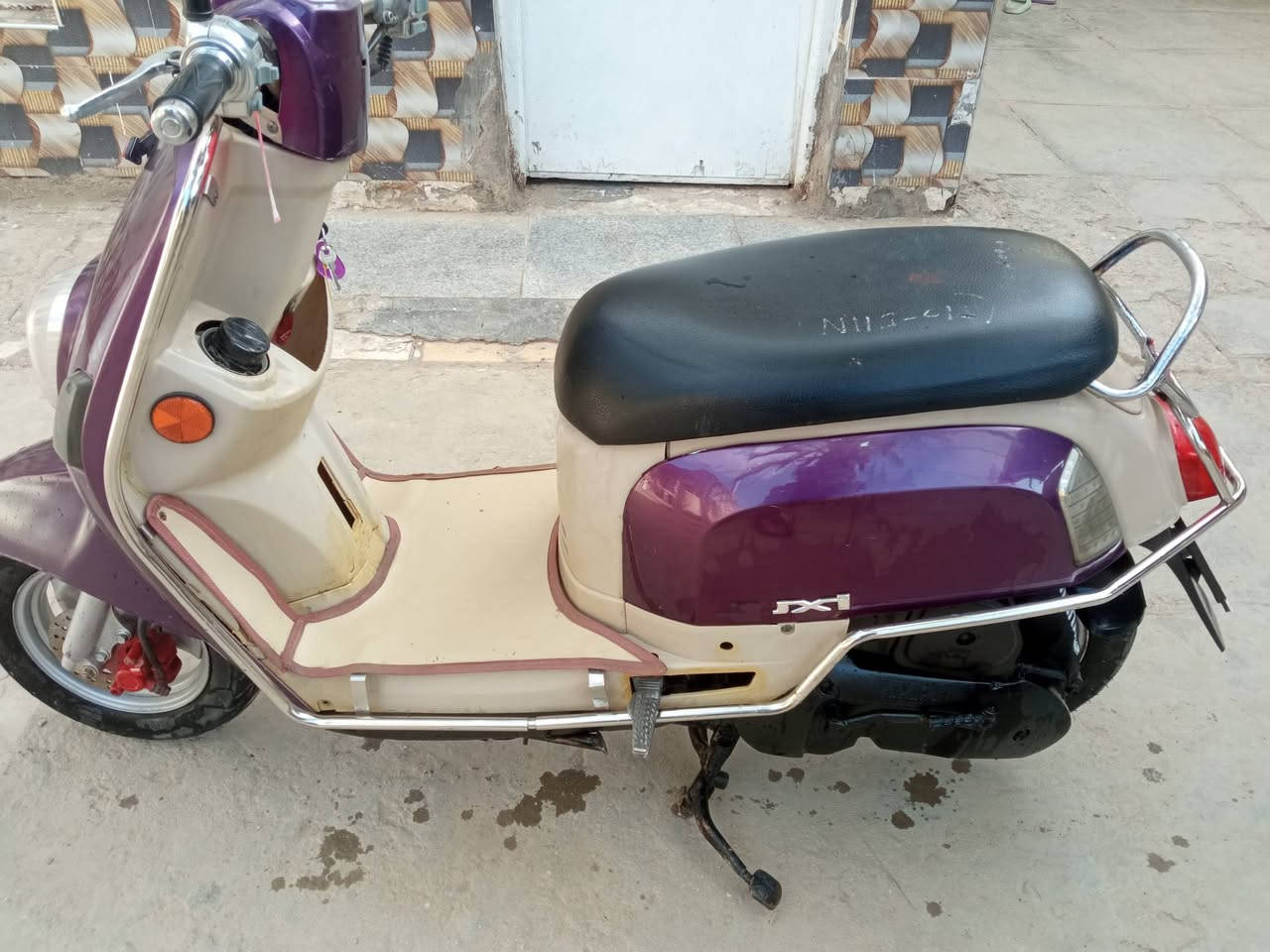 سلام عليكم دراجه ماكس بوليسي كابريتر للبيع السعر 700 وبيه مجال بسيط ديوانيه مركز رقم ***********
