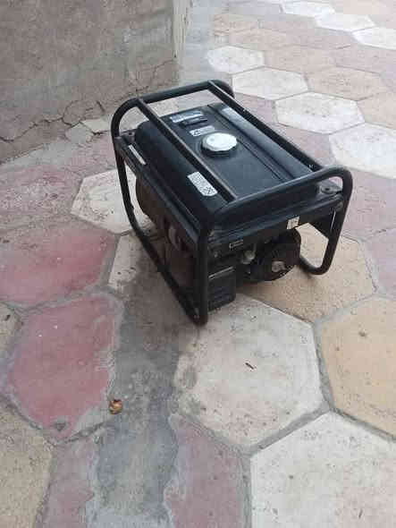 يوجد مولد للبيع بعده نضيف مو مفتوح المحرك ماله البلادي  سعره 170 وبي مجال اتصال عل رقم الهاتف ***********
