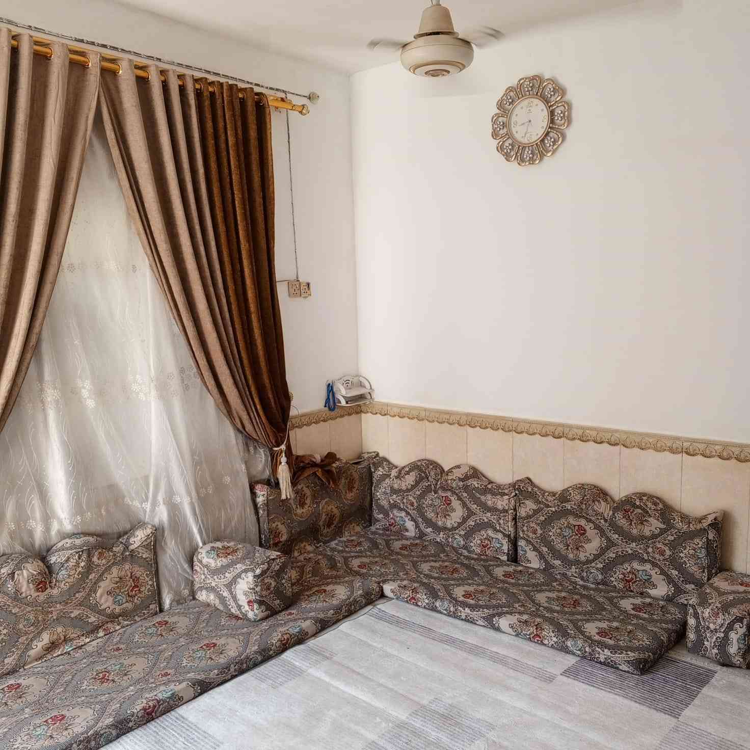 للبيع

بيت ١١٠م

الواجه 5 في نزال 21

السعر ١٤٠ بيه مجال

طابق واحد بناء نظيف عكاده.
يقع في حي العسكري

داخل فرع عرض ١٠م

يحتوي على غرفه وصاله ومطبخ وصحيات داخليه وخارجيه واستقبال

موبايل للاستفسار ***********
