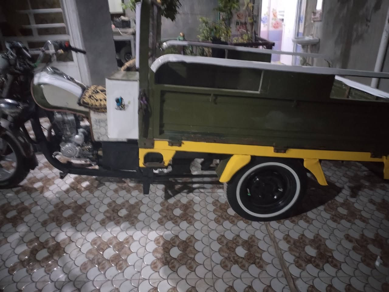 السلام عليكم ستوته موديل 2019 لون زيتوني ركبه كفاله عامه أوراق كفاله عامه اصوليه مكفول من كلشي كهربائيات شغاله مكينه 2025 صارلها 20 يوم من شادها ستوته خير من لله سعر 1400 وبي مجال لشراي  رقمي ***********
