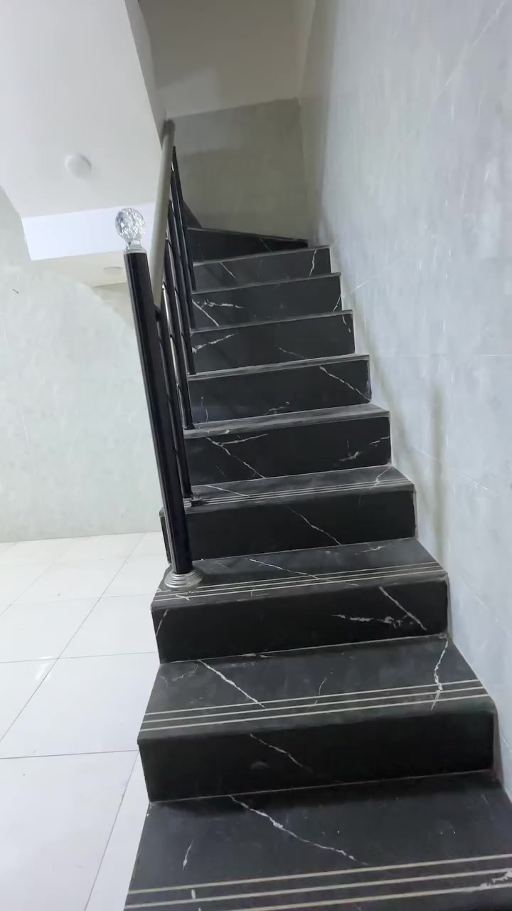 بيت للأيجار مساحة 50 متر
يحتوي على غرفتين ومطبخ وحمامين 
واستقبال البيت بناء حديث خلف سوق السمكه
***********
