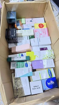 كارتون عناية • مستحضرات تجميل