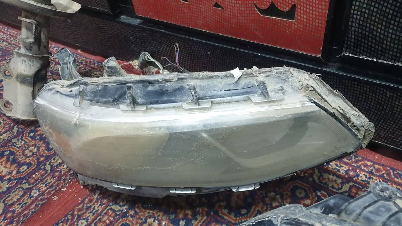 السلام عليكم ..
#للبيع  زوج لايتات ماليبو مديل ١٨ اصلي بحالة سيئة لكن  المصباح الرئيسي يعمل + دبل أمامي GM نص عمر حالة متوسطة  + طبلة GM بحالة متوسطة ...
 القطعة ب ٥ الاف .. 
كربلاء _ *********** .
