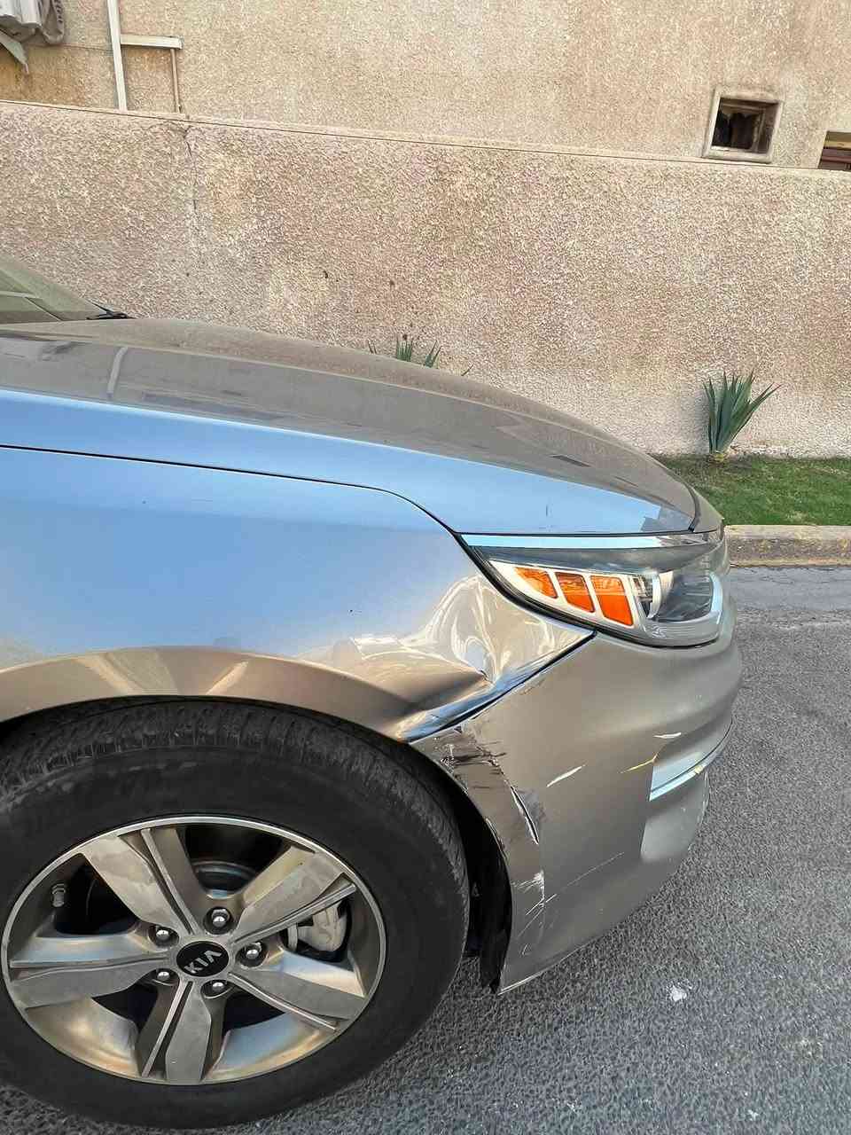 🚗 للبيع | كيا أوبتيما FE موديل 2018
🔹 الموديل: 2018
🔹 الفئة: FE وارد امريكي
🔹 المحرك: 2.4 GDI (حقن مباشر)
🔹 ناقل الحركة: أوتوماتيك 6 سرعات

المواصفات:
✅ نظام مراقبة النقطة العمياء (Blind Spot Detection)
✅ كاميرا خلفية
✅ مثبت سرعة
✅ شاشة لمس
✅ تحكم من المقود
✅ بلوتوث + USB + AUX
✅ مكيف أوتوماتيك
✅ نظام ABS
✅ نظام الثبات الإلكتروني ESC
✅ مساعد صعود المرتفعات HAC
✅ حساسات ضغط الإطارات (TPMS)

الصيانة الأخيرة:
🔧 تم عمل إدامة كاملة لمنظومة التبريد.
🔧 تم تبديل الصدر الأمامي والصدر الخلفي بقطع جديدة.

🚘 السيارة جاهزة للاستخدام، ما تحتاج أي مصروف، والمحرك 2.4 GDI معروف بقوته وأدائه الممتاز.
صور الحادث موجودة بالبوست

📍 الموقع: بغداد – حي الجهاد
📞 للتواصل: ***********

السعر ١١٣ ورقه وبيها مجال ان شاء الله
