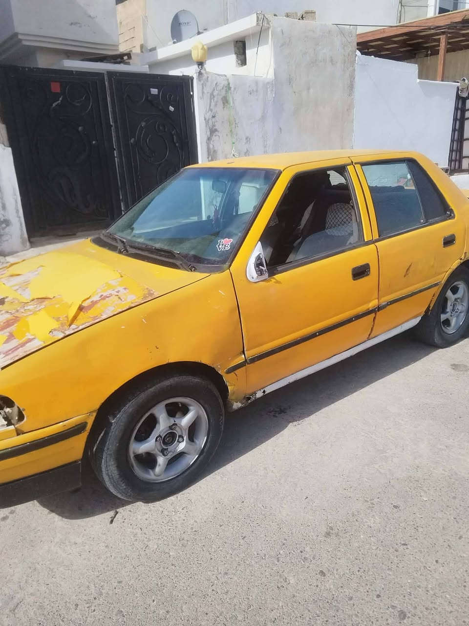 سلام عليكم عندي هاذ هوندا ١٩٩٣ لبيع رقم كركوك صاحب موجود ب فيلق كيرو محرك مضبوط ثنين جام كارباي و بلقي كارباي كامل شغال  سياره مال شغل مابيهاعيب سعر 13 بي مجال***********
