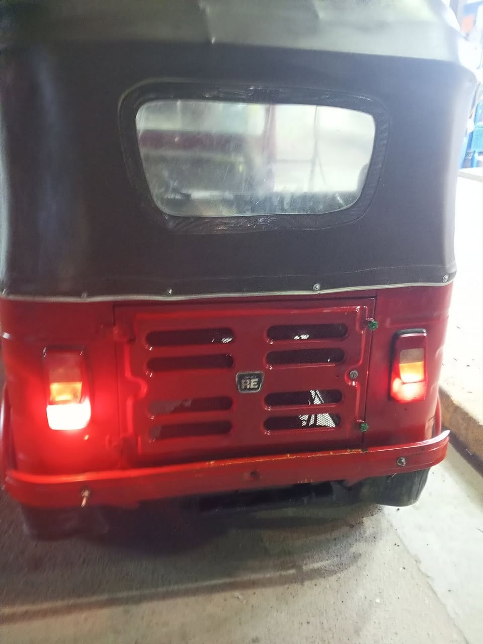 18 رقم وسنويه لوحات نكليزي داخله هزه  مكاني بغداد الغزاليه السعر 4و800 مكفولة من ضربه معمره تعمير عام ***********
