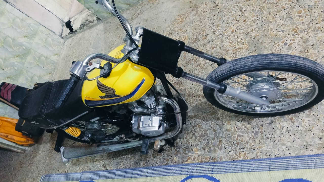 سلام عليكم دراجه نامه ادوات سعر سعر 450وبيه مجال الشراي مستعجل 
مستعجل كلش عله بيعه 
والشراي يدلل 
نامه شلامجه ادوات 
مكفوله من السرقه 
دراجه ما مغسوله 
ما طالعه بالبيت مخزونه 
بصره ابو الخصيب  
متواجد واتساب ***********
