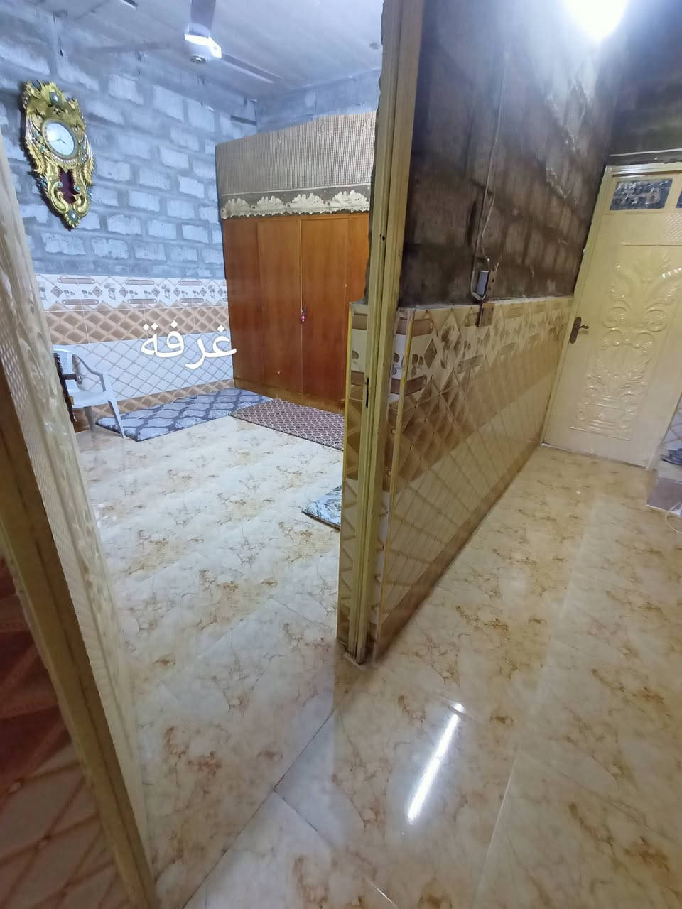 دار للبيع .. حي القدس التقطيع الجديد قرب مقبرة التلفزيون على الشارع العام الجديد
125 متر طابق واحد ... غرفتين نوم واستقبال وهول 
السعر 115 بي مجال ...
***********
***********
