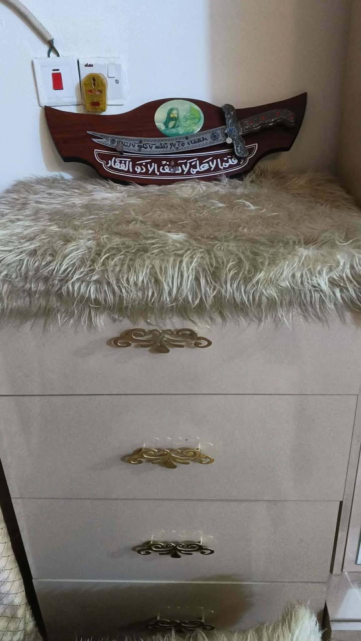 السلام عليكم غرفه تركيه مستعمله نضيفه للبيع 9قطع السعر مليون وبيها مجال
للتواصل/***********
