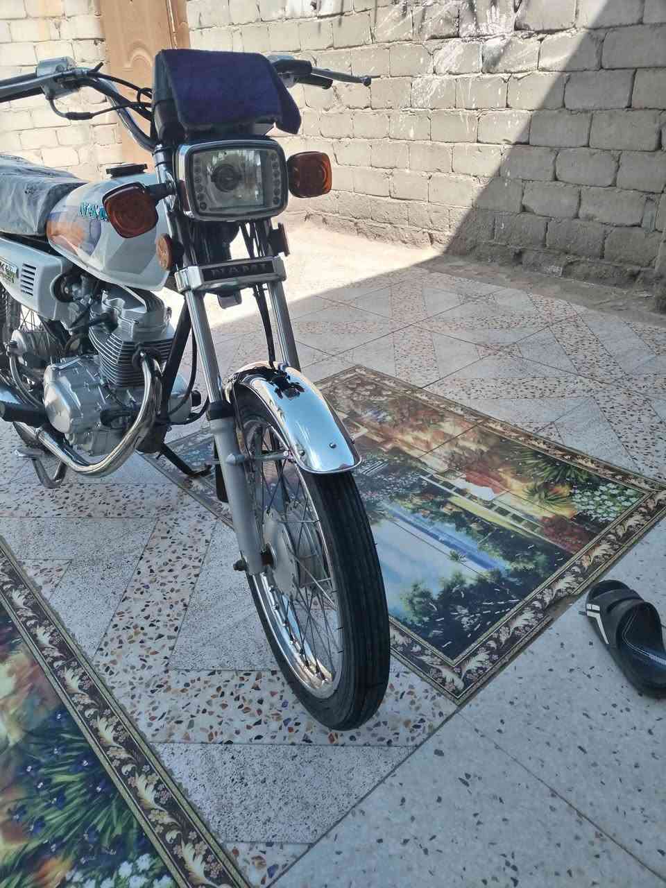 السلام عليكم نامة للبيع شاصي اوراق 2015 تعمير2024 مكينة مامفتوحة السعر 800 وبيهة مجال حك الجية 
*********** رقم صاحب الدراجة  مكلف بلنشر
