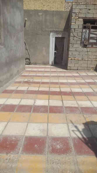 السلام عليكم بيت للبيع مساحة 270 بناء بلوك بحي الفداء بشارع أبو لبنان يحتوي على غرفتين وصالة 6×6
واستقبال 9×4 السعر 150
البيت رقم
***********
