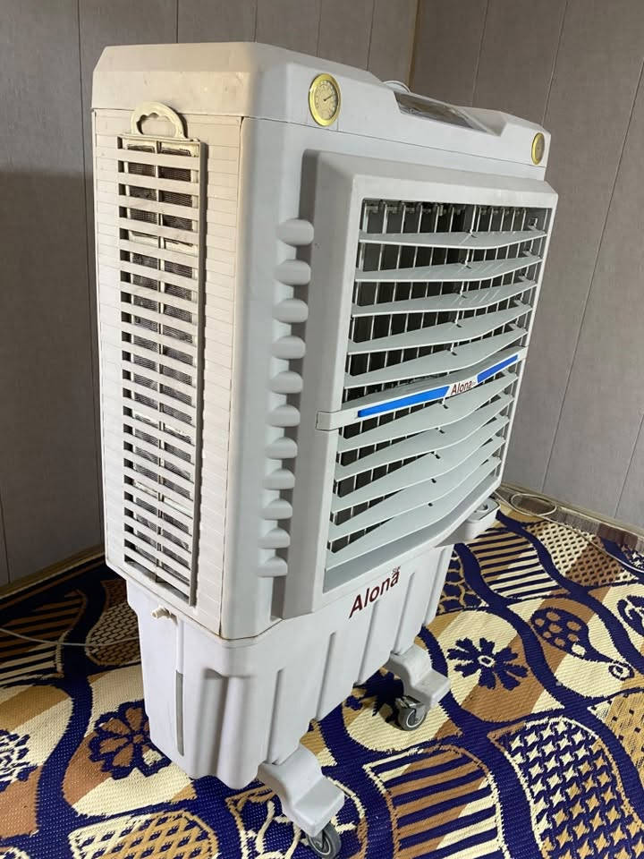 كنفيرة حجم كبير نظيفة كولش استخدام موسم واحد بغداد مدينة الصدر السعر 90 الف ***********
