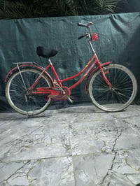 بايسكل للبيع مثل ماوضح بالصوره حجم 24 السعر 70 وبي محال 07801624452