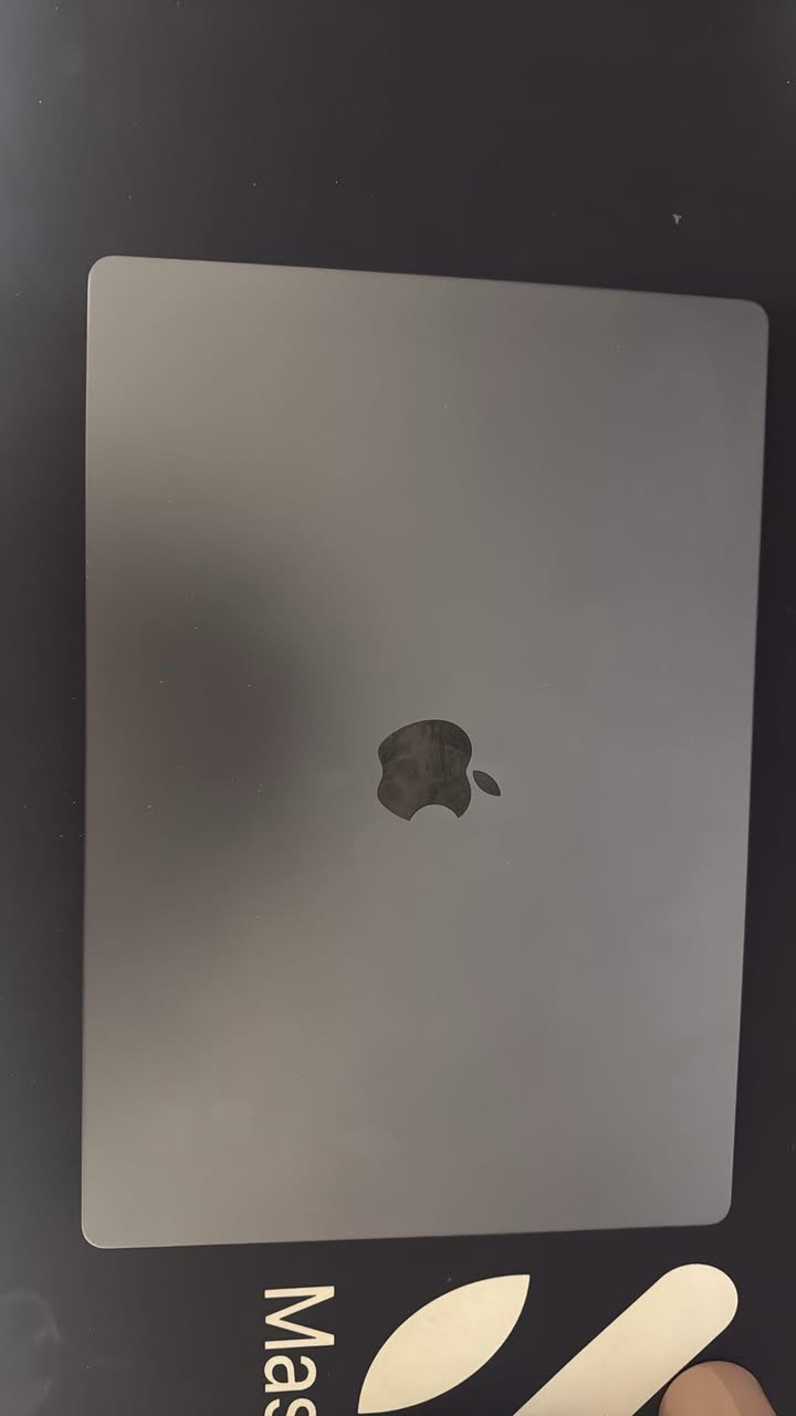 ماك بوك برو للبيع
Size : 16-inch

CPU : Apple M3 Max chip with 14‑core CPU

GPU : 30‑core GPU

Ram memory : 36GB

Hard memory : 1TB SSD 

Color : Space Black

للإستفسار موجود الخاص
او واتساب : ***********
