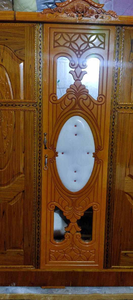 سلام عليكم 
غرفه اخشاب صاج عراقي جديده صارلهه اقل السنه
مليون وبيهه مجال
متواجد ع خاص واتساب 
***********

