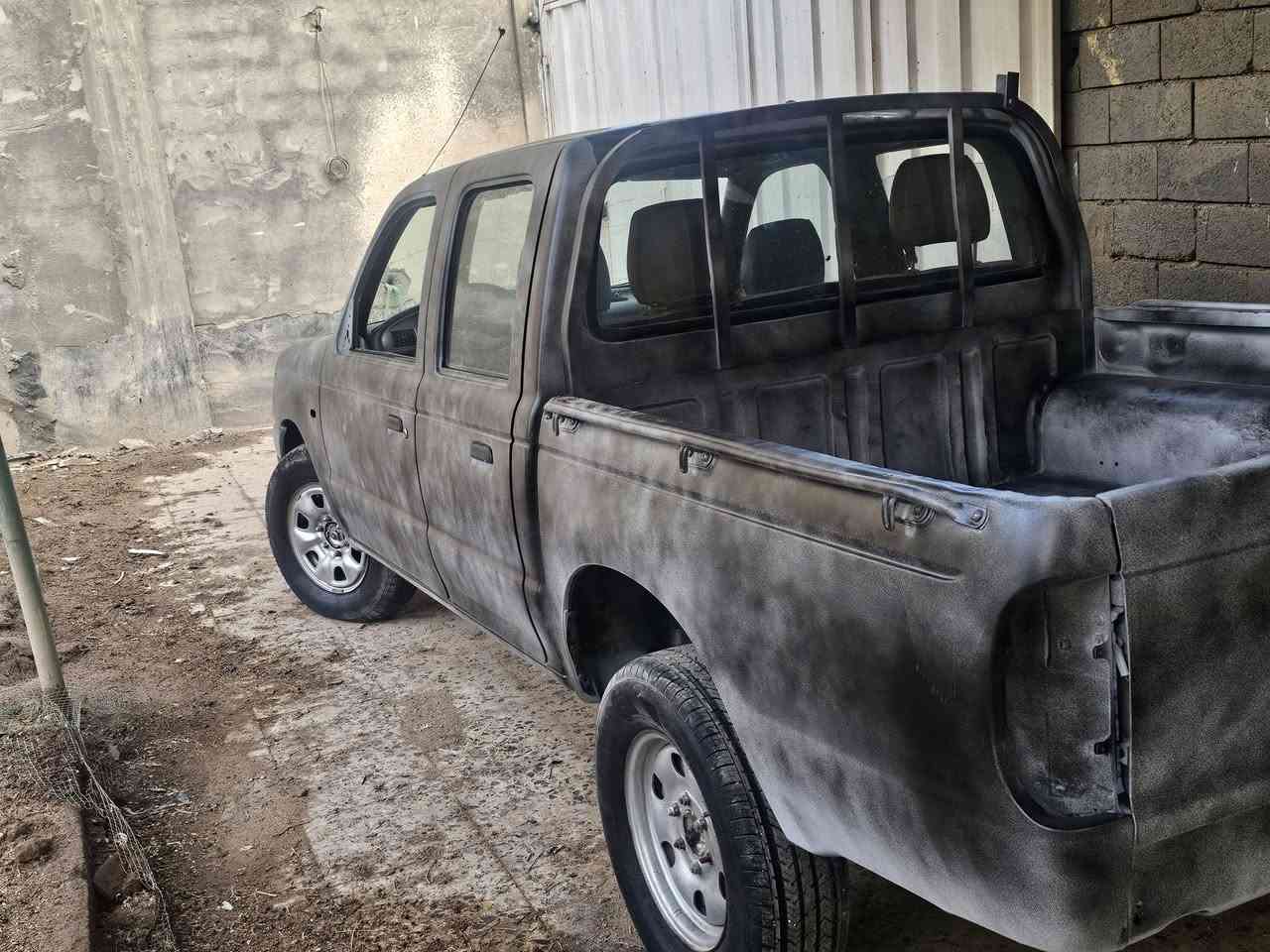 فورد رانج ٢٠٠٣ مزاد وزارة الداخلية السياره مصبوغه اساس وكامت المكينه السياره غراضه كامله وكل الاغراض جديده وما ناقصه اي شي ما عده المكينه  السعر ٢٤$ للإستفسار الاتصال على الرقم *********** .....مكان السياره البصره وراعيه الي باسمه كتاب المزاد موجود بالبصره
