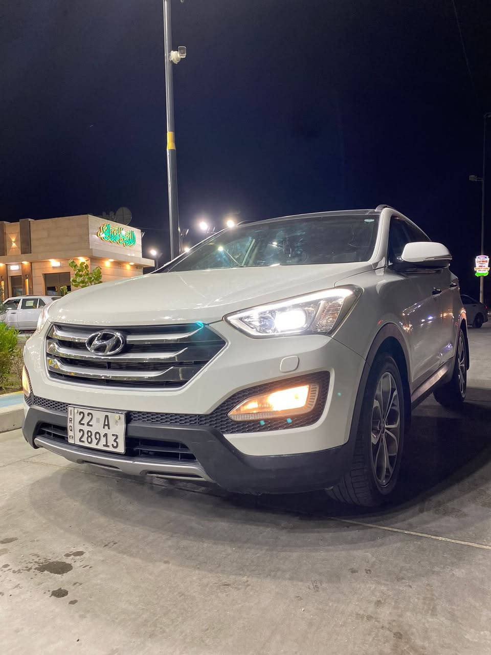 هونداي سنتافيا 2016
فول مواصفات عدا الجلد 
6 سلندر 
بصمة وبانورما وكشنات كهرباء 
مري شفط ويل كروم  كاميرا وشاشة لمس
حساس خلفي  لد ولايت زنون عدسة 
السيارة مكفولة من الصبغ والضربة والتبديل عدا بيها بارد  بباب الصدر 
وشوية نمش تيزاب ع التكمة مال السايق متبين بلصورة 
السيارة ماشية 170 
محرك ممفتوح لا صوت ولا بخار 
رقم وسنوية جديد بااسمي 
تحويل مباشر 
السعر 170 
المكان بغداد 
***********
