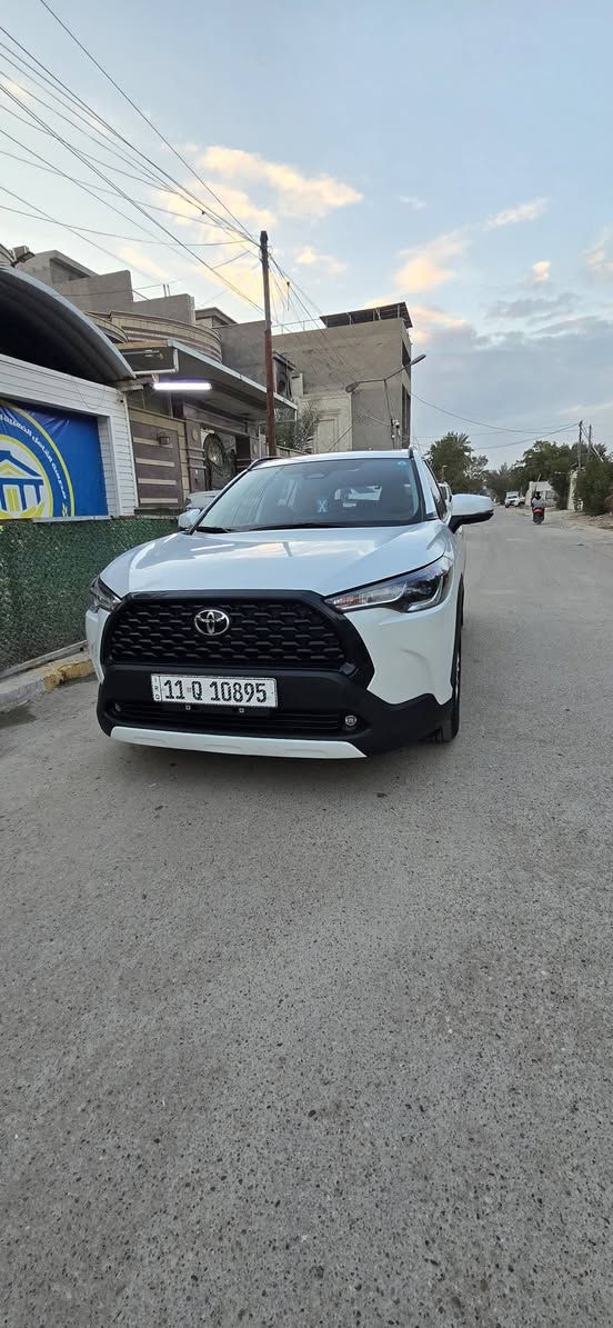 سلام عليكم 
كورلا كروز موديل 2025 هايبرد 
ماشية 7000km 
رقم بغداد بسمي تحويل ثاني يوم 
مكفوله كفاله عده طخه بسيطه ب جنطه ممصلحه 
فتحة سقف وحمالات سياره مصروف عليه هواي شغلات 
الجام عازل حراري 
داخل جلد قرميدي 
داخل صاج 
كامرات تسجيل اماميه وخلفيه 
لايت زينون وسكن زينون وكشافات زينون
ارضيات حوضية
هورن دينزو الياباني
بقية المواصفات معروفة بصمة واشاير بالمري واتوهولد وسايد بريك كهرباء ورادار وياها بصمتين
مكان سياره بغداد الشعب 
رقمي ***********
سعر 177$ وبيه مجال بسيط
