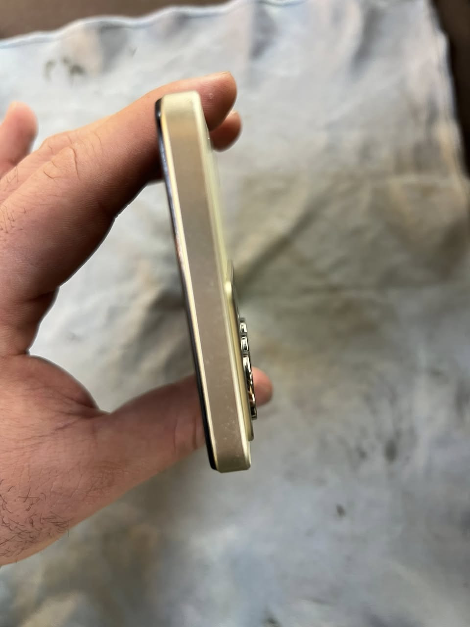 ريلمي c75 
ذكره 256 
رام 8+8
سعر 170 
جهاز نضافه 90/100 
شرط ما مفتوح 
بدون ملحقات 
***********
