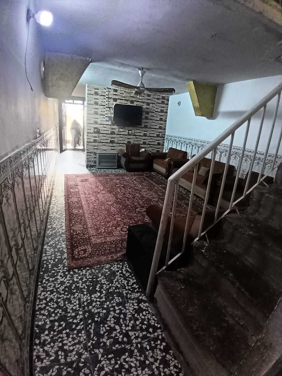 دار للبيع الشرطه قرب مدرسه الياسمين..
مساحه ٨٠ متر واجهه ٤ متر صافي ونزال٢٠ متر صافي بنأء نظيف لبيت مرمم سيراميك وكاشي وكهربائيات ومجاري... تفاصيل البيت. حوش ٤ في ٤ من ضمنه حمام خارجي... ومطبخ ٤ في ٣ونص والصاله  جبيره ٦ ونص في ٦ وغرفه نوم ٤ في ٤ ط٢ غرفه ٤ في ٤ ولبيتونه ٤ في ٤ وسطح ٦ ونص في ٤. وسطح ثاني ٨ في ٤... سطحين مطبكات شتايكر.. لبيت صب مسلح.. سعره ١٣٠ مليون. وبي مجال.. شراي يتصل وبي خير ويدلل.. ***********... لبيت ممعروض يم دلال بيتنه. ..
