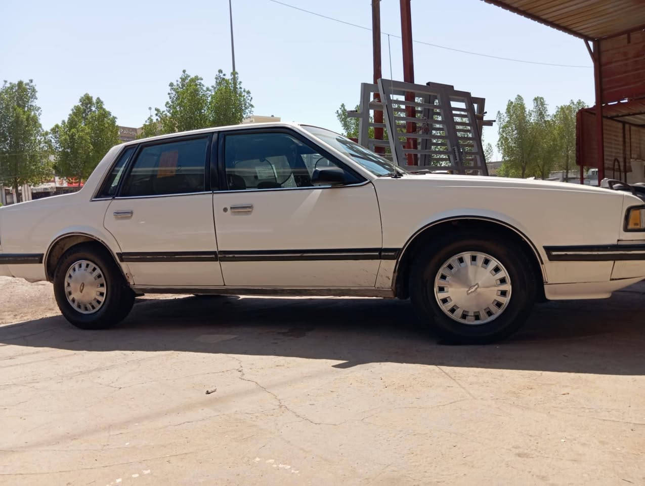 السلام عليكم 
سلبرتي موديل 89 رقم بغداد
مكينة وكير وحدادية مكفولات
تبريد وكهربائيات ودواخل كله مكفول 
سيارة نظيفة كلش مال جناي جاهزة للأخير
مكاني بابل شارع 80   السعر 52 وبيهه مجال 
مامتواجد عالفيس للاتصال ***********
