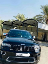 للبيع جيب شيروكي موديل 2022 رقم بغداد انكليزي فوول مواصفات ترحيب وفتحه...