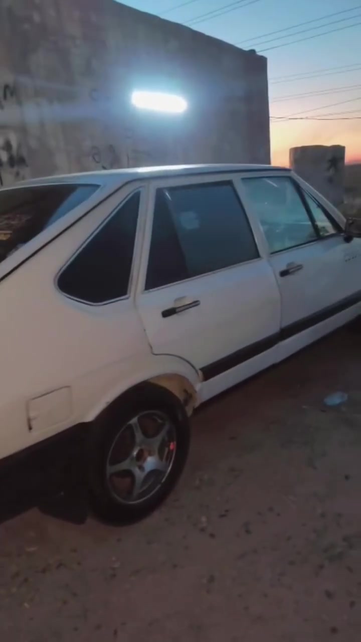 من بعد السلام
سياره برازيلي 85 
كير محرك جيتا ونشاط فول
صدر وتايرات جدد 
كهربائيات كله شغاله
حجم18
السياره بلاديه بيها بس الباب السكن والوراه بيهن رش خفيف واضح بالصوره 
للاستفسار الاتصال ب ***********
#ادمن_وافق
