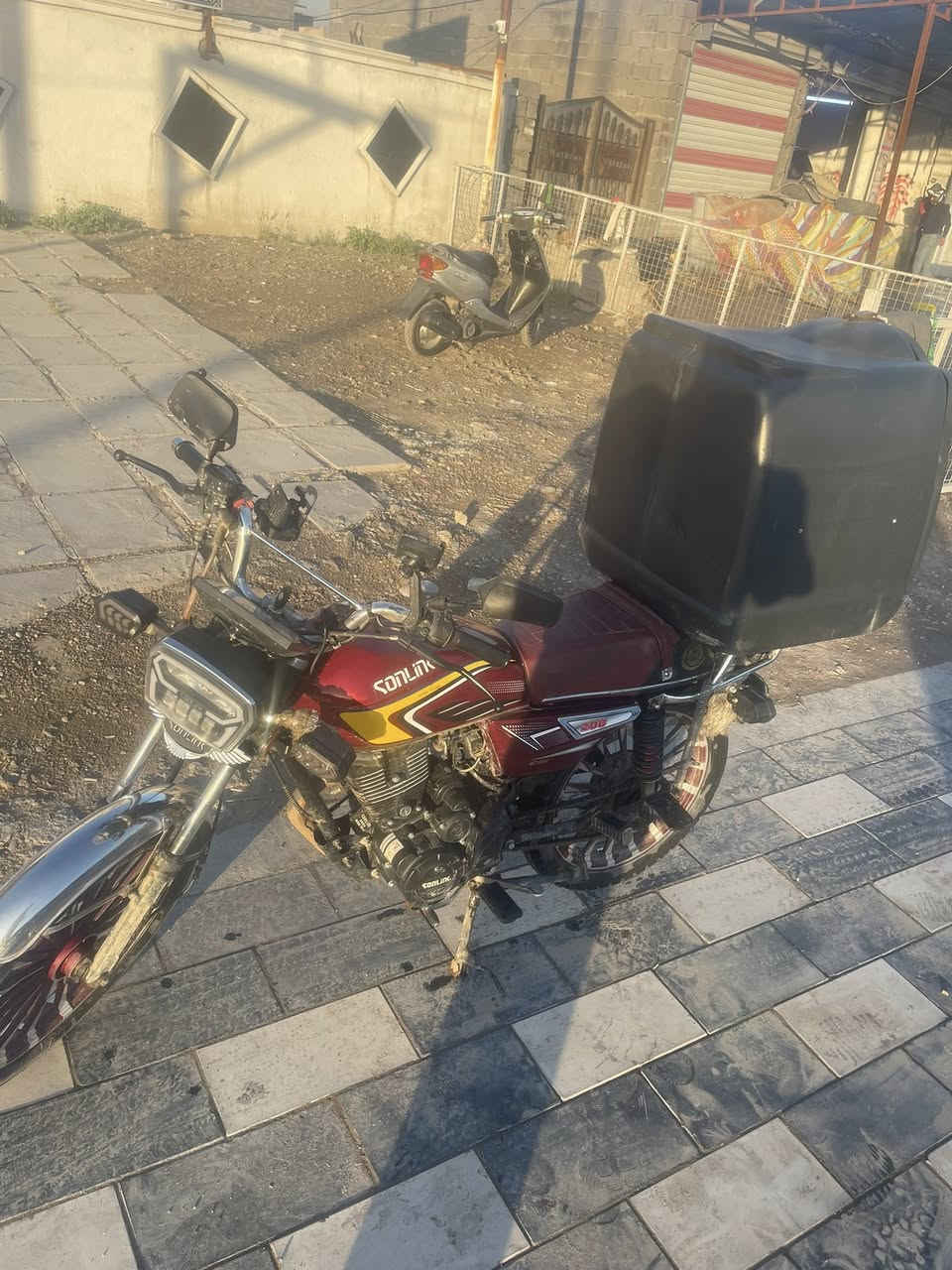 سلام عليكم دراجه ايراني  سونك  2024للبيع عنواني بغداد البلديات رايدها ب ٦٠٠ وبيها مجال. رقمي ***********
