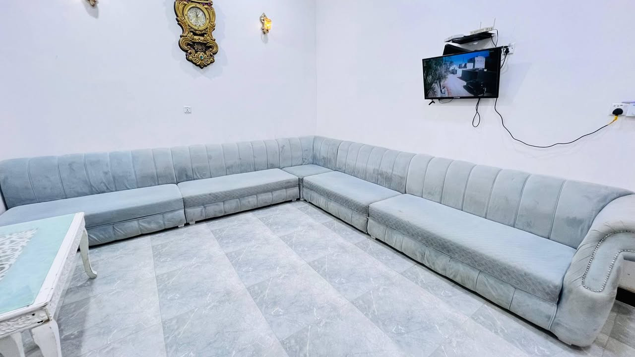 سلام عليكم ديوان كويتي نظيف ٢ زاويه ٢ قفالات عدد كلي ١٠ قطع ١٦متر مع طاوله كبيره سعر ٧٥٠ البصره ام نعاج خلف معمل ثلج الأمي الياسمين ***********وات ساب
