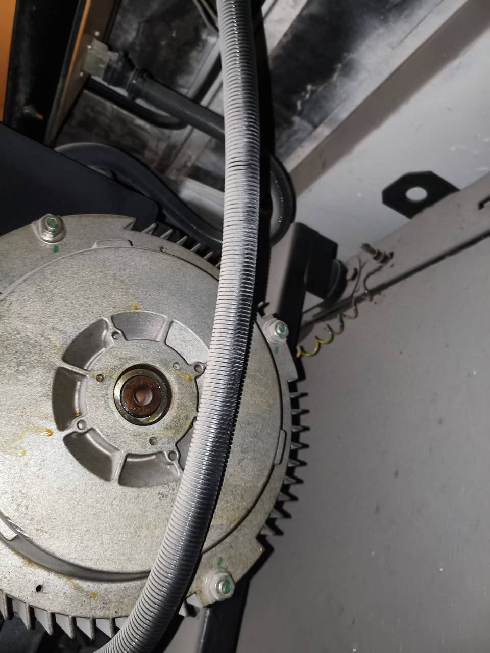 السلام عليكم عندي مولد لبيع بيركز نكليزي 3بستم حجم 105راس توليد 33كيفي كاتم مولده  جديده بلادي مامفتوح عله شركه عنوان بغداد ابوغريب ***********
