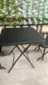 ميز قابل للطي • زجاج • ارجل حديد