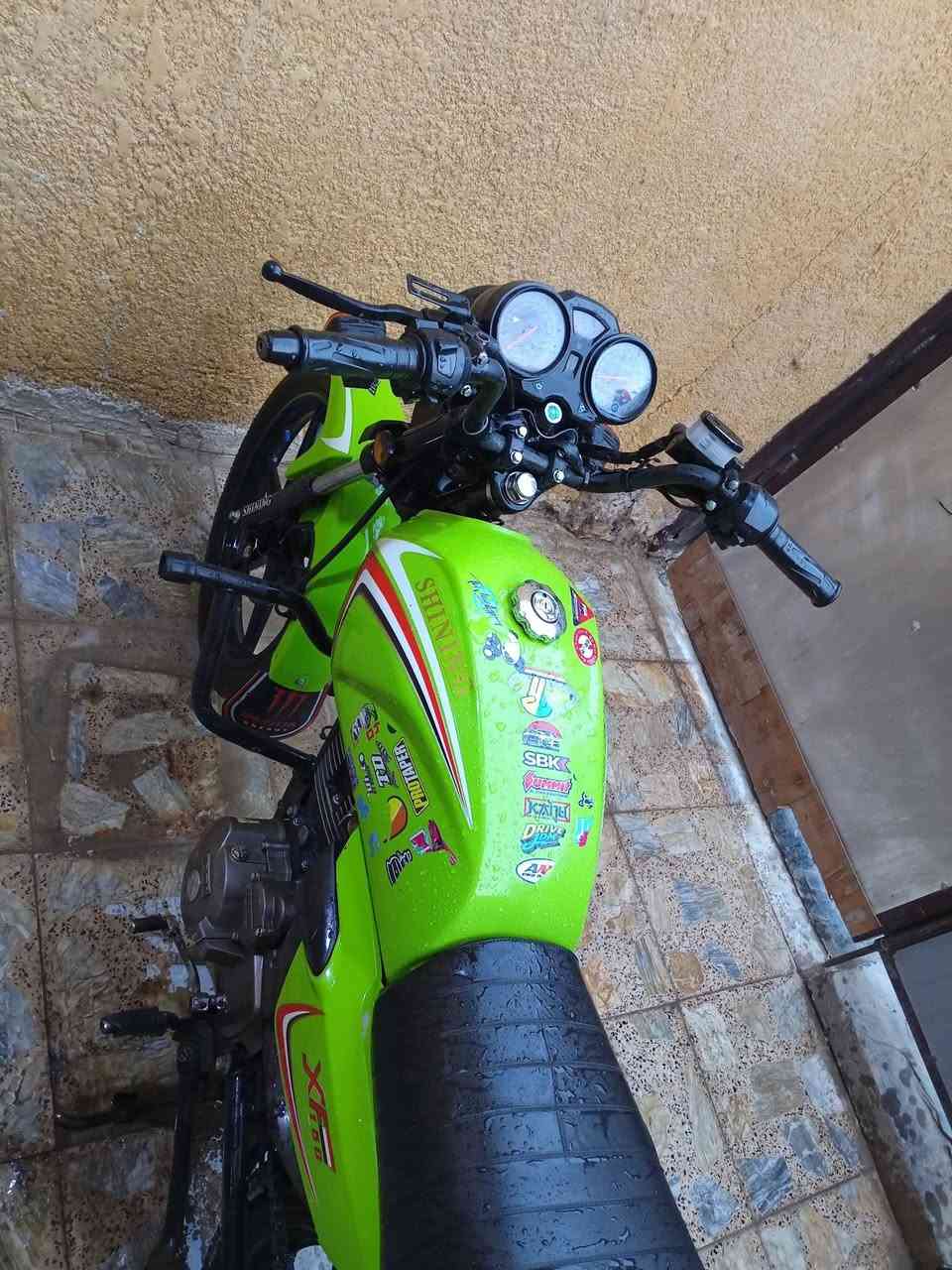 سلام عليكم
دراجة شاينك عراقي  للبيع
الدراجة (ممفتوحة) مكينة مكفوله 
 موديل (2023 نزول وأوراق 2025)
دراجة نظيفة ونشطة وكاملة مكملة تايرات دبلات كهربائيات ما بيها اي نقص بس كلوب محترك فقط 
وغراضهة الاصلية كلهن موجودة عند اي أبو ادوات 
ودراجه وياها هديه اذا تريد تشتغل دلفري 
جنطة دلفري  وستان موبايل  وبخدمة 
دراجة سعرها (650)
مكاني بغداد الغزالية 
رقمي *********** موجود واتساب
