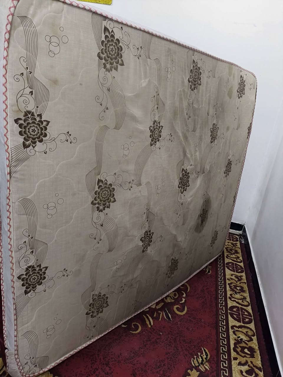 دوشك طبي سعر ٧٥ ألف العنوان بغداد الحرية شارع عشرين للاتصال على الرقم ***********
