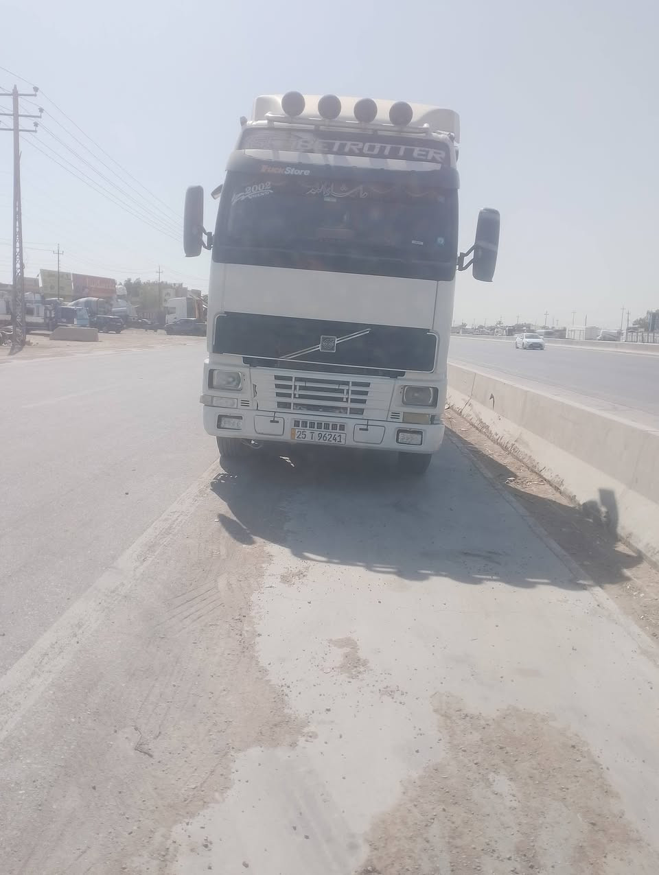 السلام عليكم 
فالفو شخاطه للبيع موديل 2002 
جاهز على الشغل 
طوناج وتصريح امني وجي بي اس كامل
 رتايدر 
تخم تاير 
كير ومكينة خير من الله 
تبريد شغال 
السعر 235 عنوان بغداد 
*********** 
***********
