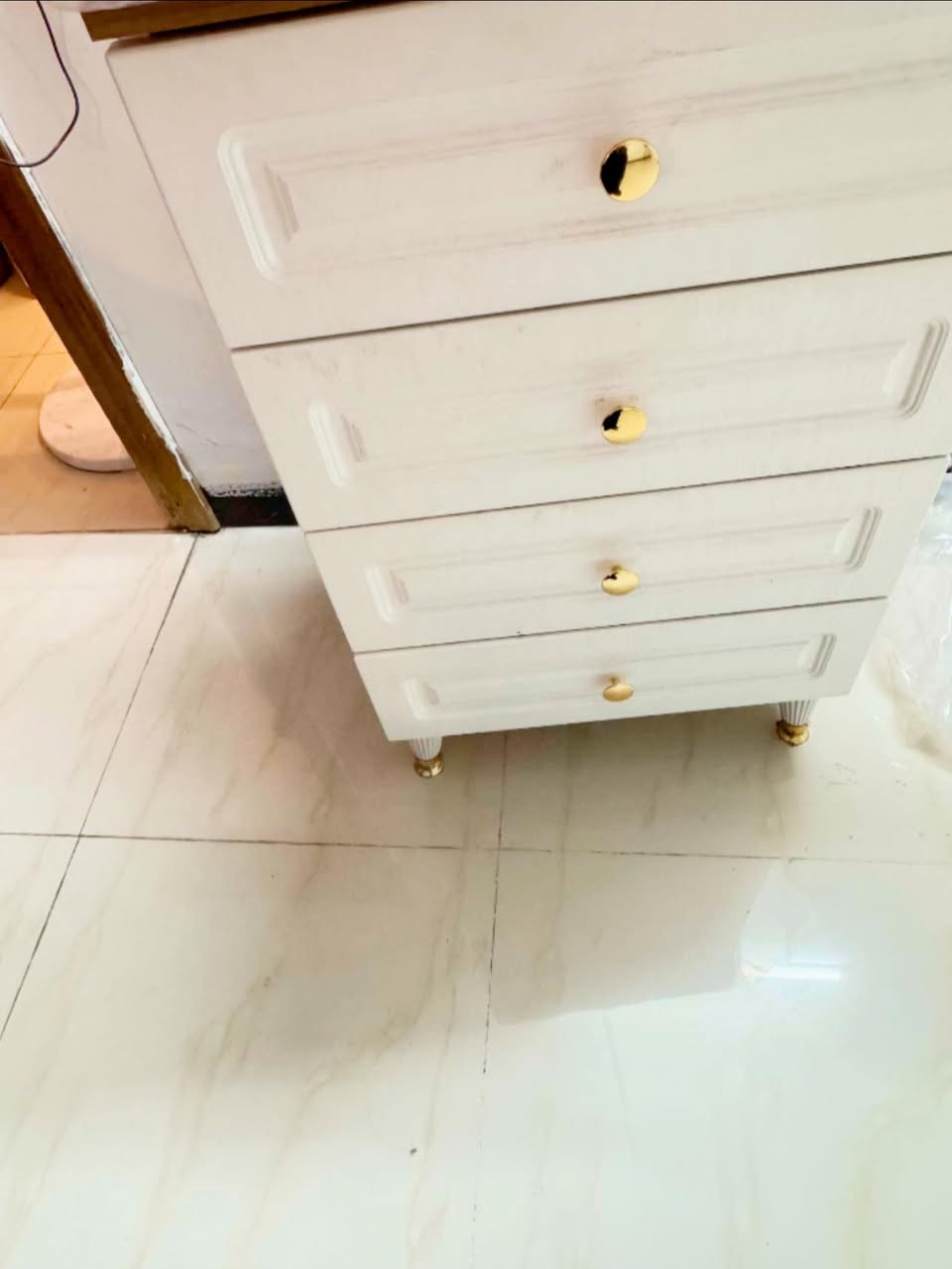 السلام عليكم 
هاي غرفة نوم للبيع غير مستخدمه سعرها مناسب وبيها مجال  
للتواصل والاستفسار
***********
