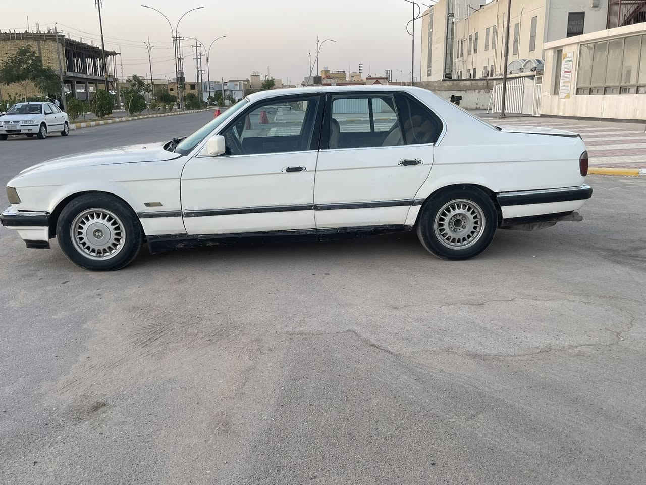 السلام عليكم مكلف بنشر 
بي ام 735 رقم كربلاء مشروع وطني سنويته شهر الخامس 2026 موديل1989 كير ومحرك وتخم تاير وباتري وتبريد جاهزه راعيه ناصريه قضاء الشطره السعر ٣٠وبيها مجال قليل 
مكان سياره بناصريه إسكان الصناعي ***********
