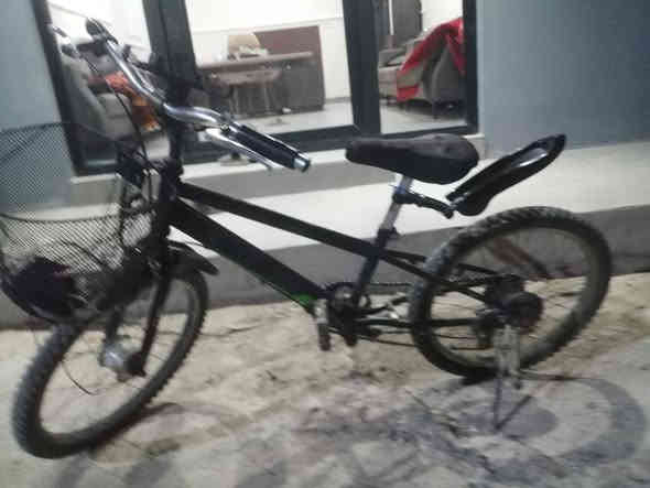 اسلام عليكم ورحمة الله وبركاته  شباب عندي هاذا البسكل للبيع  نضيف  كدام العين  مكاني موصل الشراي ينتصل عل رقم الواتساب  *********** السعر 35وبي مجال
