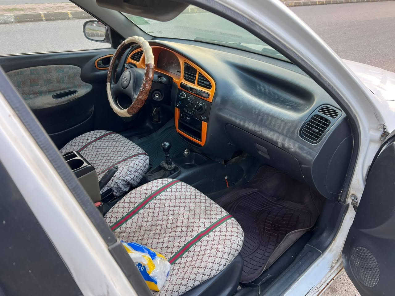 السلام عليكم دايو لانوس للبيع موديل 1999 رقم كركوك شرط الوكاله والتحويل سعر 25 ورقه وبيها مجال شراي اتصل ***********
