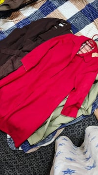 ملابس بيج • ١٠ قطع • بضاعة نظيفة