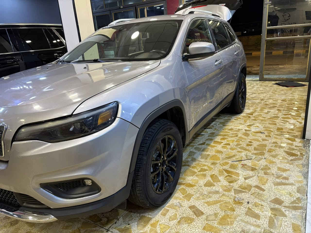 جيب بزون 2019
السياره ٤ سلندر كير مكينه حداده كفاله وباقي تفاصيل الجيب معروفه  سياره مال جناي ابد ما متعوبه

تخم تاير حداديه جديده للعلم حادث السيارة فقط حرق الكشنات الاماميه 

السعر 135وبيه مجال بصيط حك الجيه مكان السياره ميسان العمارة

اتصال ***********
