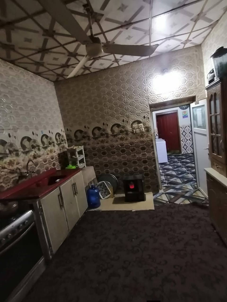 السلام عليكم
بيت للبيع زراعي في آل حمد  مساحة 200 متر يتكون من غرفتين نوم وصالة ومطبخ وصحيات خارجية 
السعر خاص او اتصال ***********
