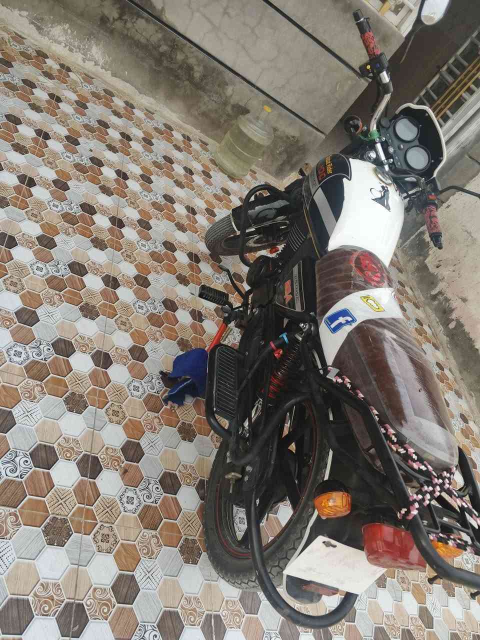 السلام عليكم ورحمته الله وبركاته 
دايوان اللبيع موديل 25 مكفول كفاله عامه الدراجه بعدها جديده العنوان ديالى شهربان المقداديه 
الستفسار *********** 
السعر مليون 350 بيها مجال 
الكيج كتروني
