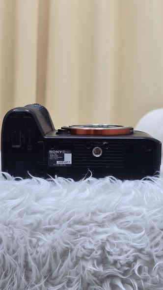 كامرة a7iii شترها 13k 
عدسة سوني 24_70 سيكما 
الكامرة والعدسة  سعرها 2,200,000 وبيها مجال 
النظافة شوفت عينك
***********  
توصيل بغداد موجود مكاني واسط
