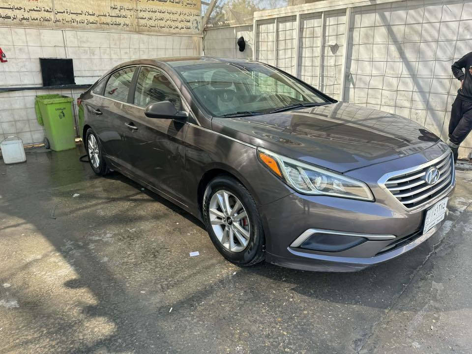 ٢٠١٧ سوناتا
امريكي
حادثها بهذه الصفحة الي مغلفه بالابيض
وبيها طعجات بسيطه مبينه بالصورة
سيارة خير من الله 
سعرها ب ١٢٠ وبيها مجال بسيط جداً
للتواصل

***********
