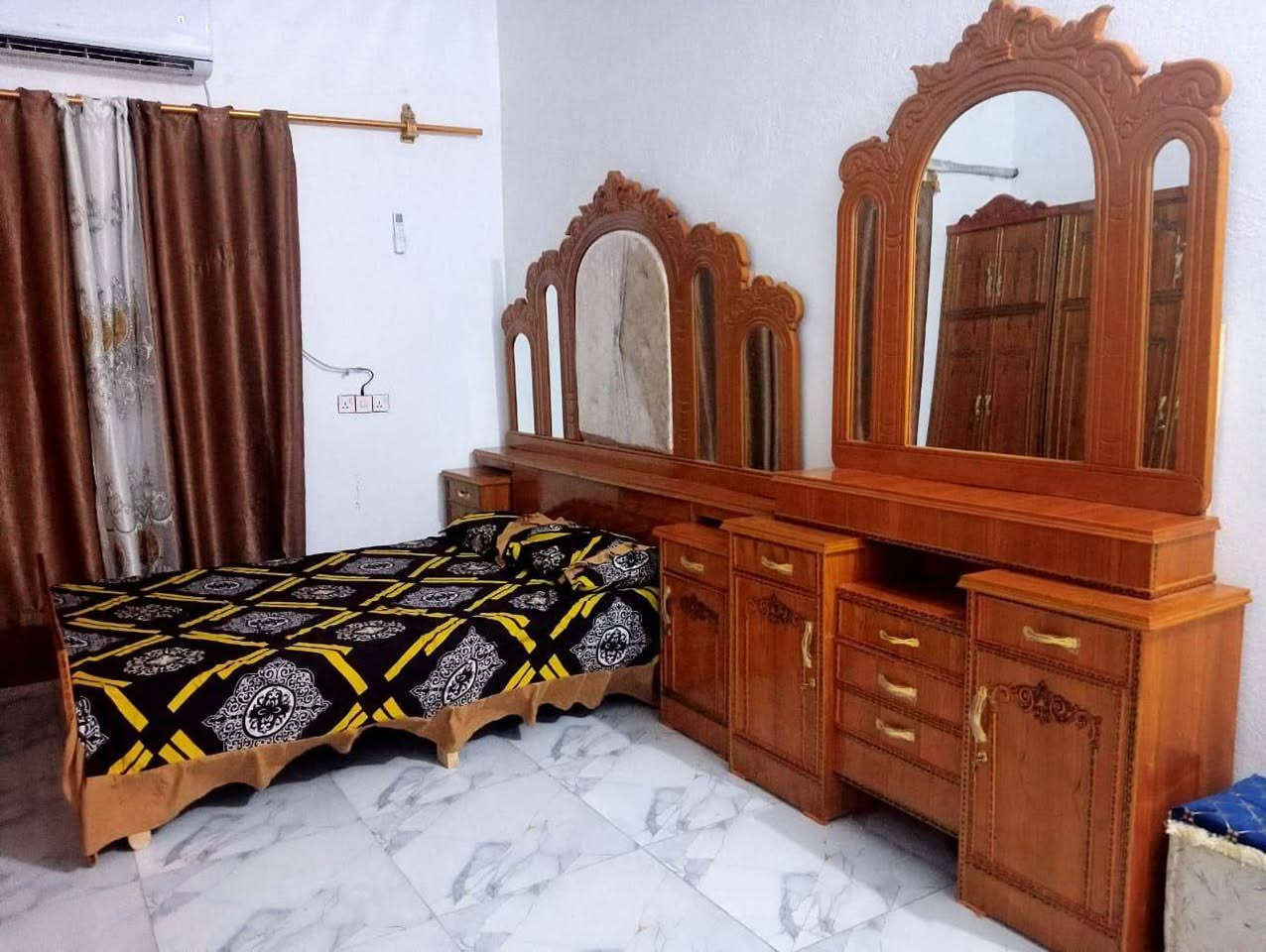 غرفه نوم ٥ باب
الخارج صاج ٤ ملم الداخل عادي ٤ ملم 
القياعده بلوك الضهر جرجوبة براغي 
التوج زان مصري 
شغل فوق الوسط
قياسات الكنتور الارتفاع ٢٣٠ سنتيم
العرض ٣ متر

السعــــر (950 الف )

النقل والشد مجانا داخل بغداد
اطراف ٢٥ الف 
صويره كربلاء حله ٧٥ الف

  فلوجه ديالى ١٠٠
نجف ديوانيه  ١٢٥
كوووت ١٠٠

رمادي ١٢٥ الف

عماره ناصريه ٢٠٠

سماوة ١٥٠

صلاح الدين ١٢٥


**إذا كنت صاحب هذا الإعلان وتريد حذفه لأي سبب، رجاءا أرسل رسالة إلى الدعم الفني**